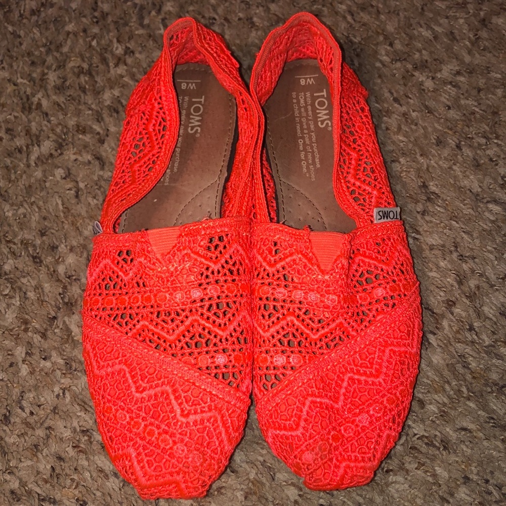 Women’s lace Toms
